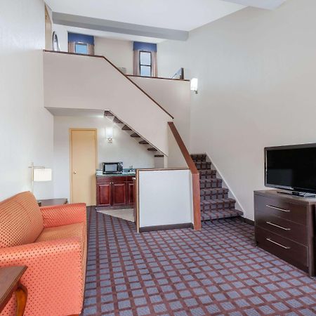 Days Inn By Wyndham Woodbury Long Island Eksteriør bilde