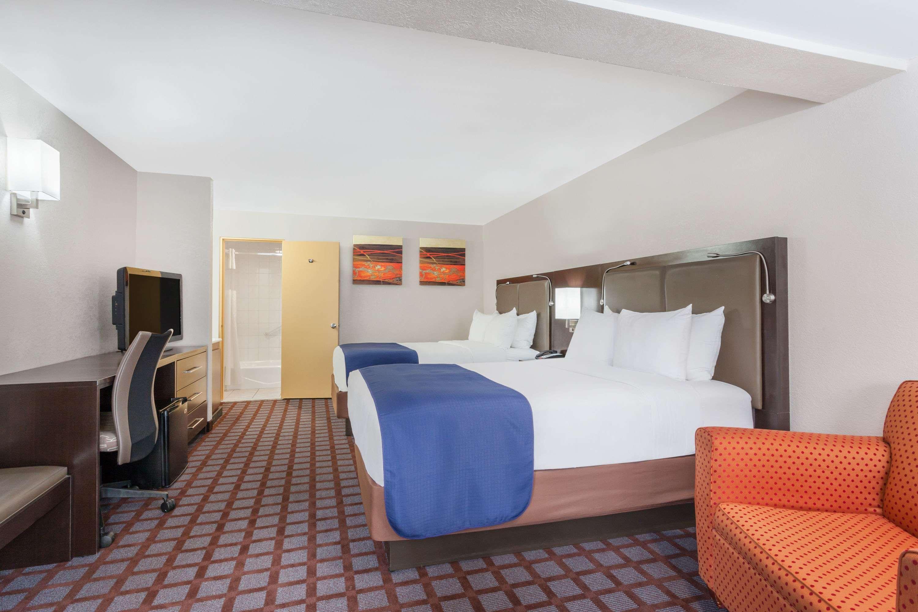 Days Inn By Wyndham Woodbury Long Island Eksteriør bilde