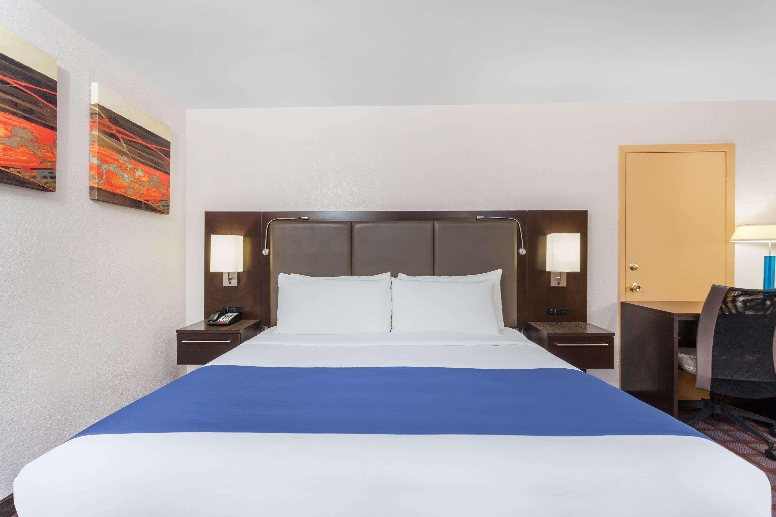 Days Inn By Wyndham Woodbury Long Island Eksteriør bilde