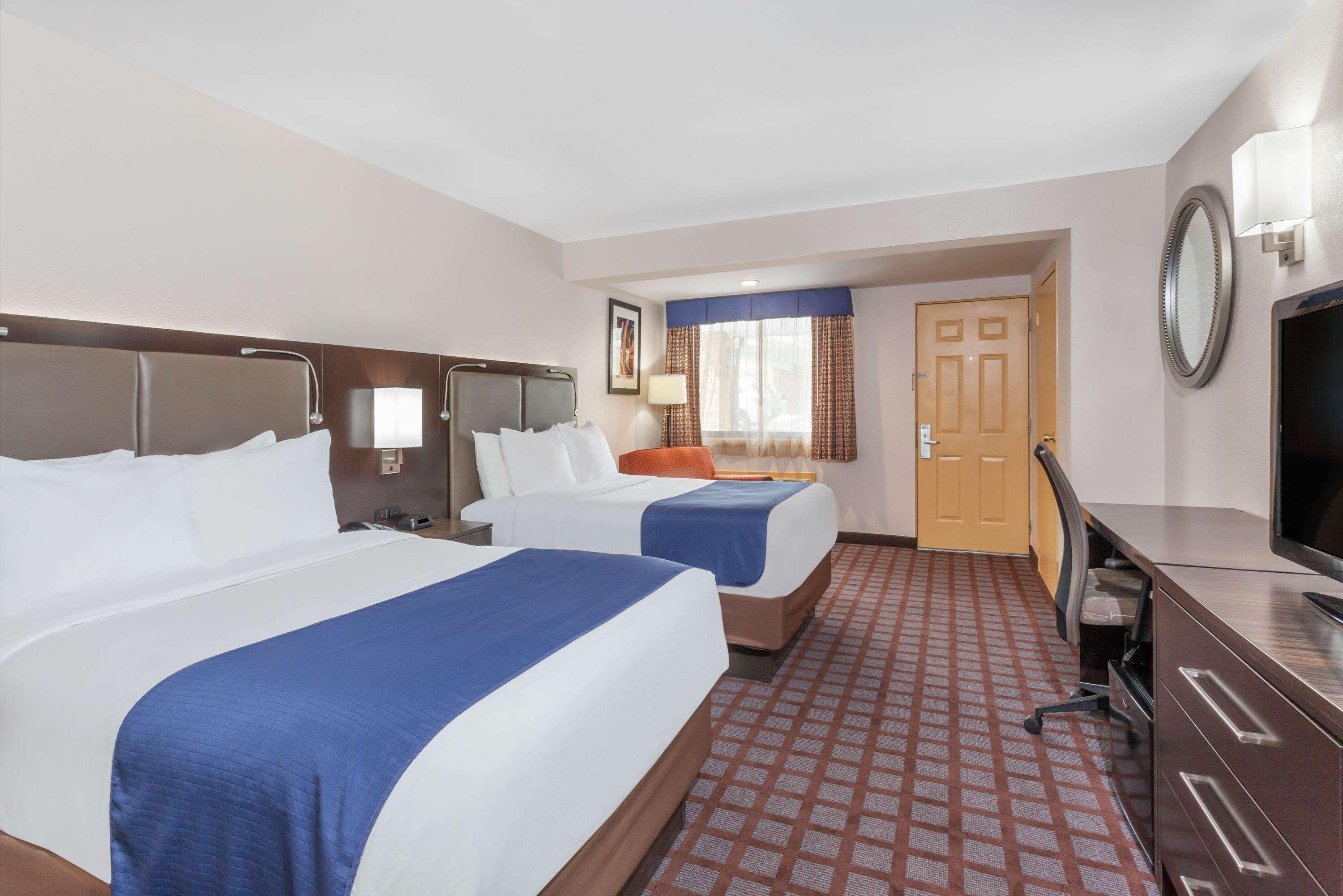 Days Inn By Wyndham Woodbury Long Island Eksteriør bilde