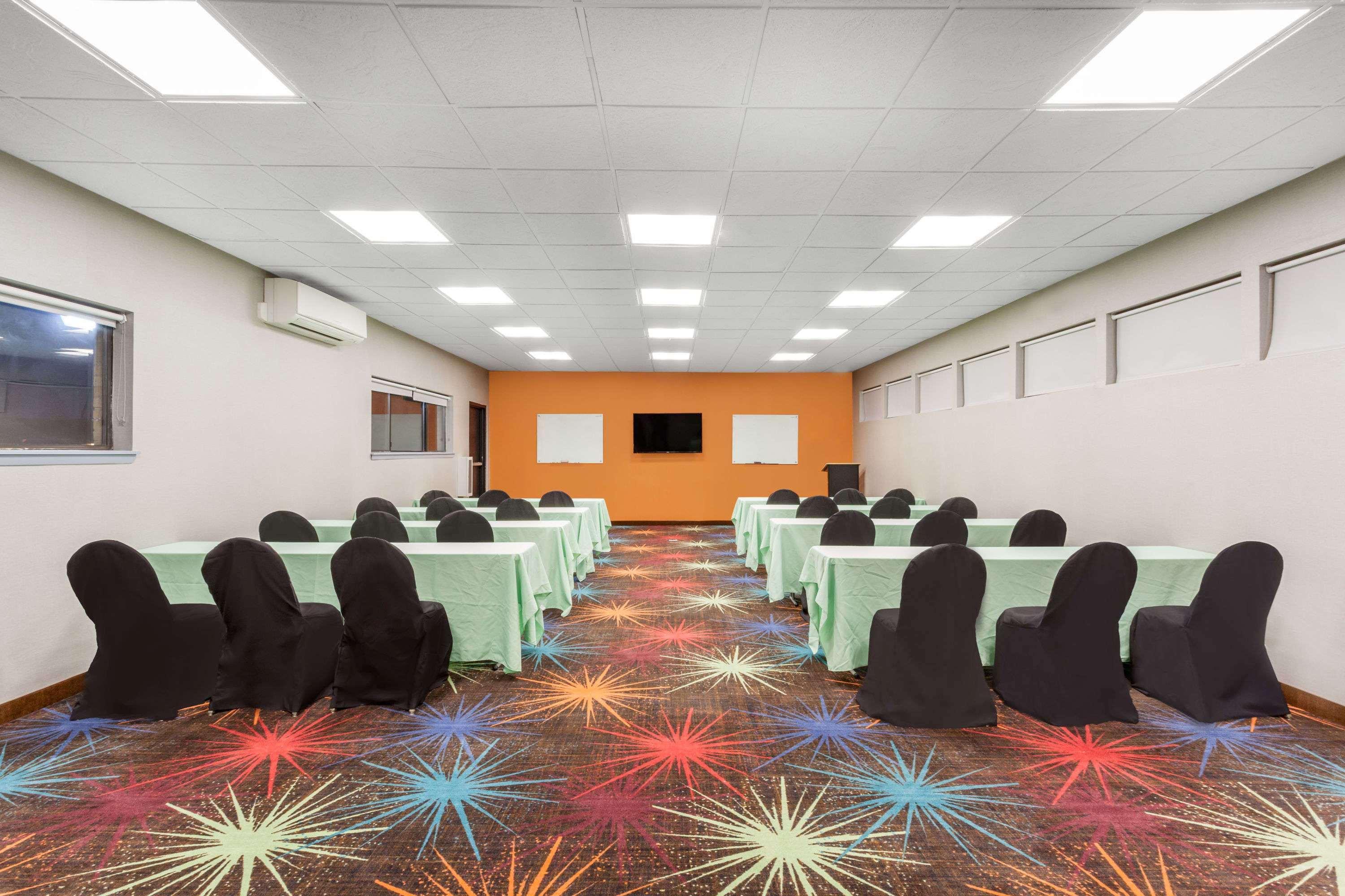 Days Inn By Wyndham Woodbury Long Island Eksteriør bilde
