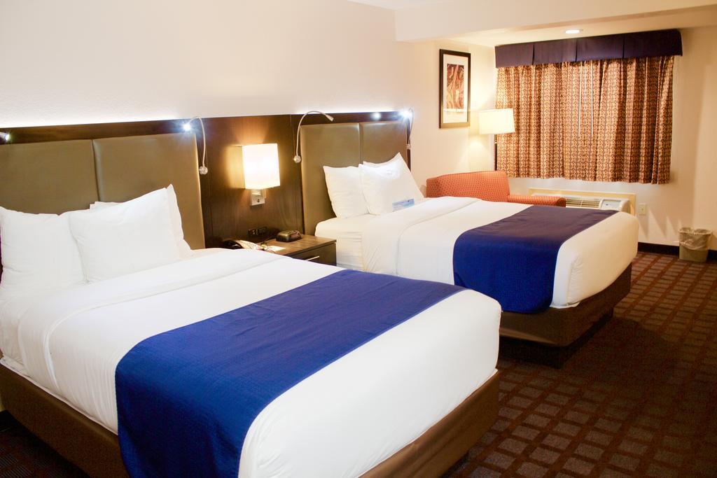 Days Inn By Wyndham Woodbury Long Island Eksteriør bilde