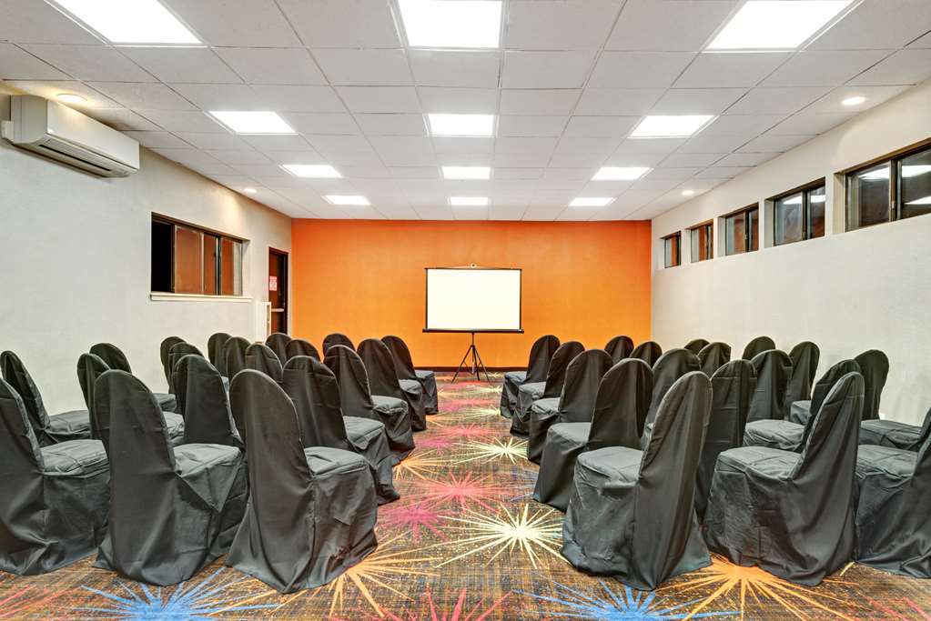 Days Inn By Wyndham Woodbury Long Island Fasiliteter bilde