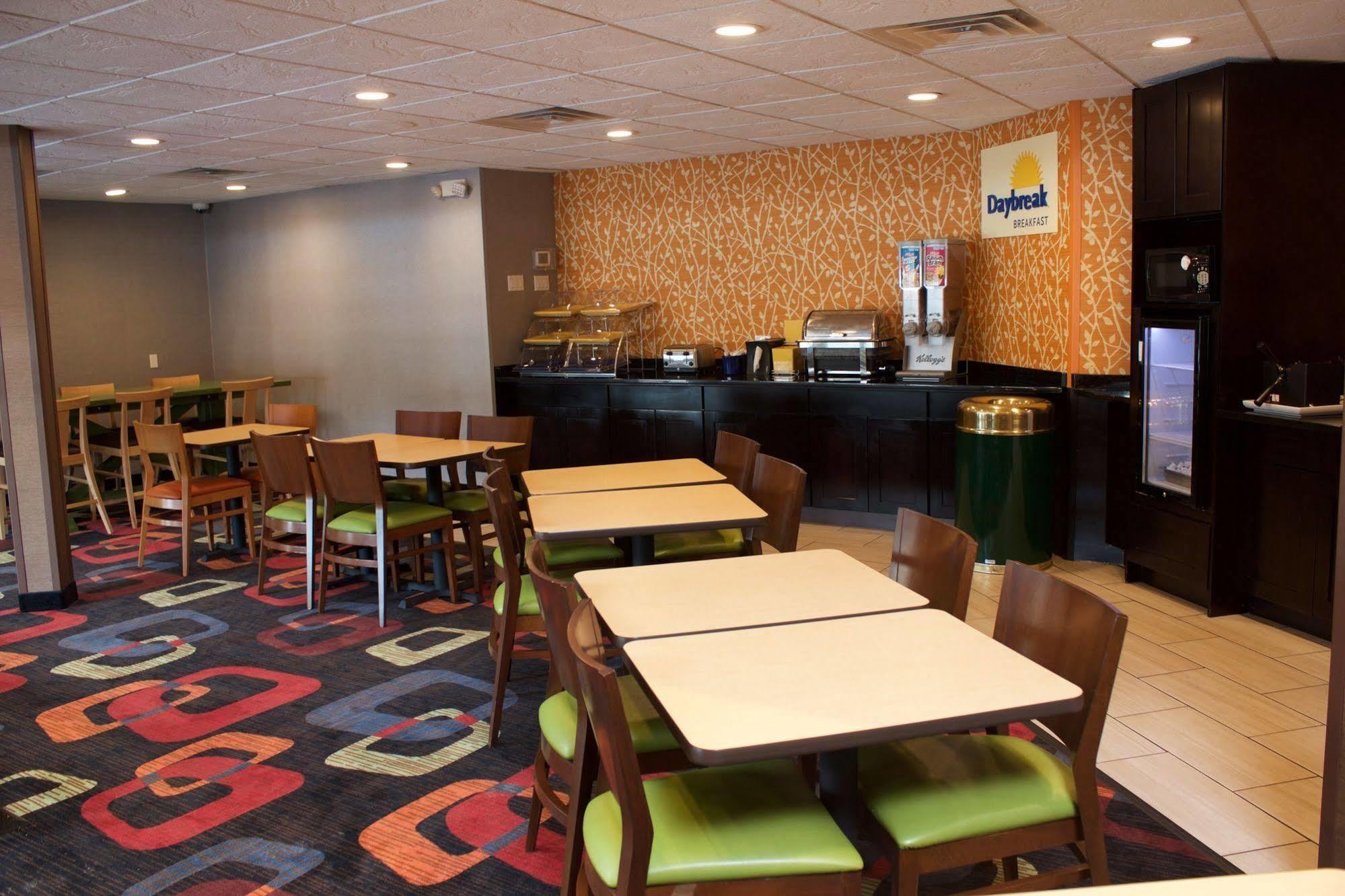 Days Inn By Wyndham Woodbury Long Island Eksteriør bilde